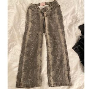 Revice reptile skin patterned jeans. Top buttons form a V shape. Size 27